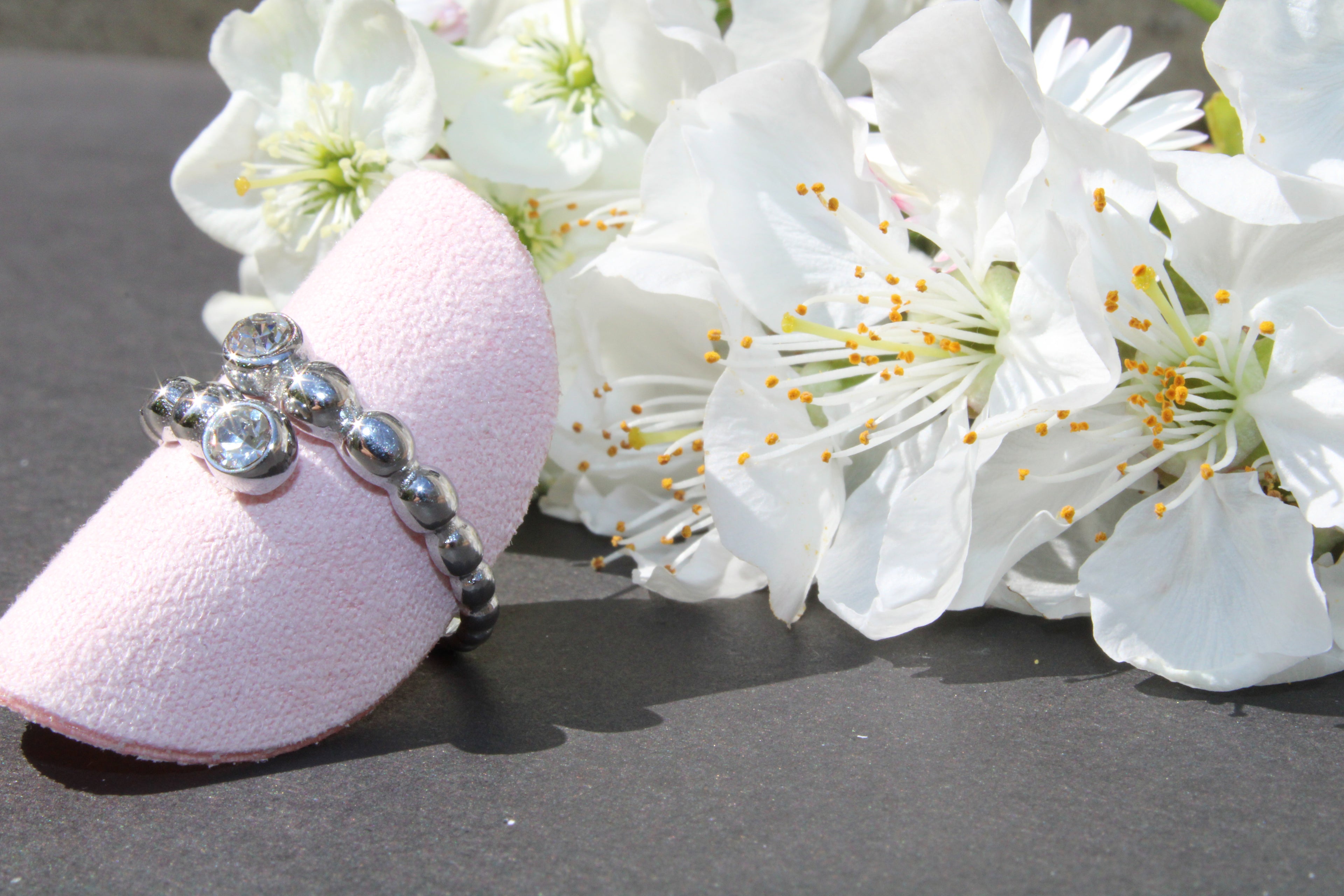 Anello beads